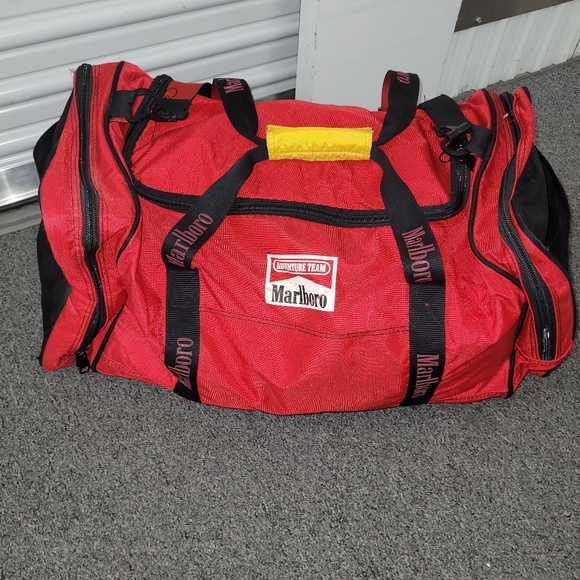 * Vintage Marlboro large Duffle Bag Marlboro logo red color - Picture 3 of 8
